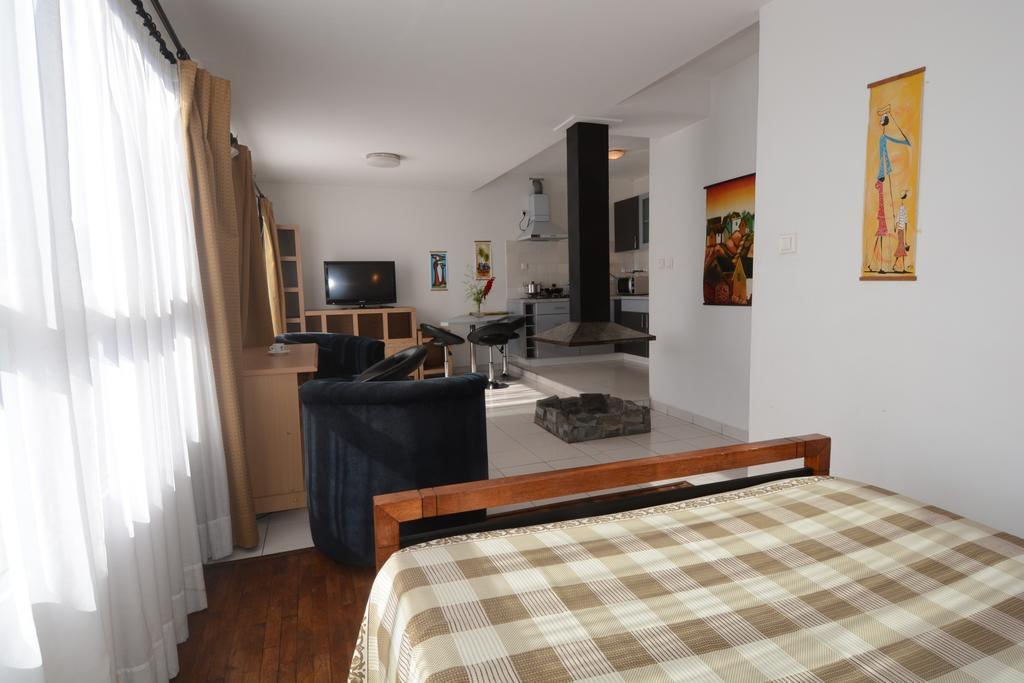 Aina Hotel Ανταναναρίβο Δωμάτιο φωτογραφία